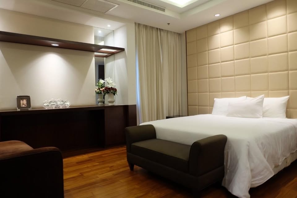 3-Bedrooms 4-Bathrooms 220 sqm Condo at Royal Residence Park for Rent 150,000 THB/Month. Luxury residence with U.S. Embassy view near Lumphini Park.