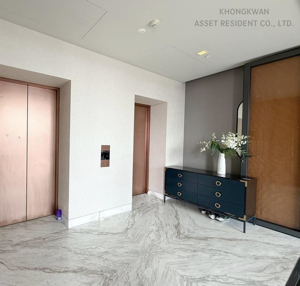 2-Bedrooms 3-Bathrooms 125 sqm condo at The Monument Thong Lo for Rent 150,000 THB/Month or For Sale 39.5M THB. Pet-friendly, city views, private lift.