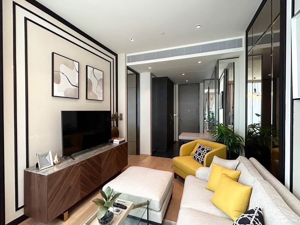 Luxury 1-bedroom 44 sqm condo at 28 Chidlom for rent 55K/month. Fully furnished, modern facilities, prime location near BTS Chidlom. Move-in ready.