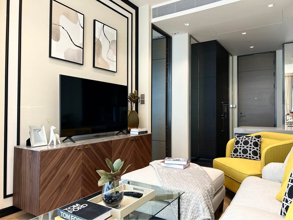 Luxury 1-bedroom 44 sqm condo at 28 Chidlom for rent 55K/month. Fully furnished, modern facilities, prime location near BTS Chidlom. Move-in ready.