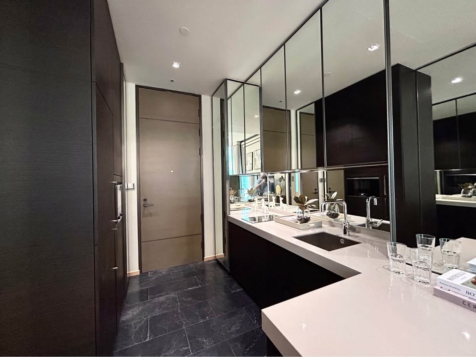 Luxury 1-bedroom 44 sqm condo at 28 Chidlom for rent 55K/month. Fully furnished, modern facilities, prime location near BTS Chidlom. Move-in ready.