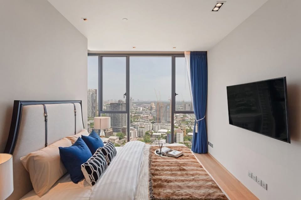 Luxury 2-bedroom condo at BEATNIQ Sukhumvit 32 for sale 21.5M THB. Cheapest unit in the building! High floor, smart home, near BTS. Great investment deal!