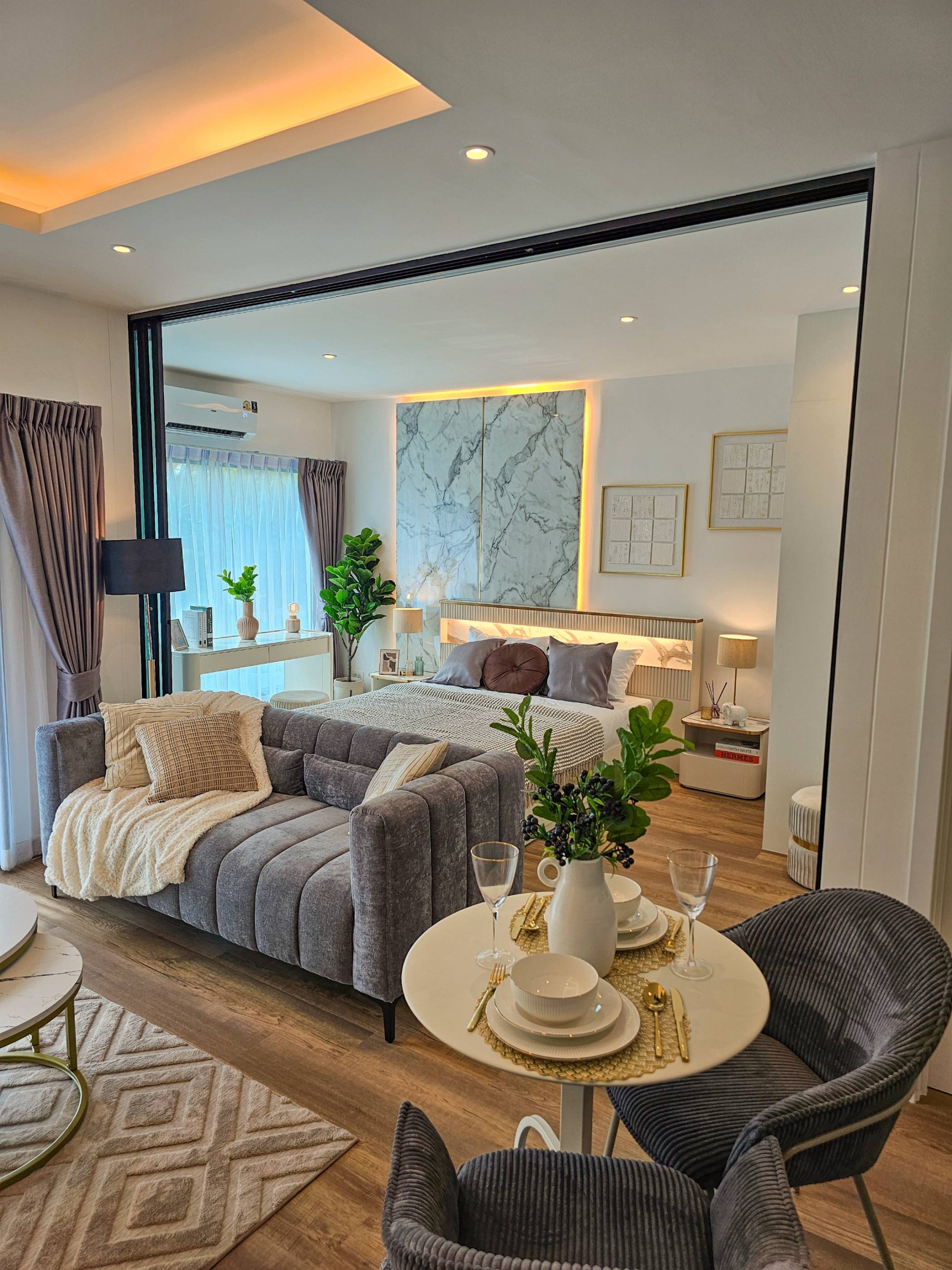 Luxury 1-bedroom 48.22 SQM condo at Siam Oriental Oasis for sale 6.06M THB. Prime Pratumnak Hill location, pool, sauna, gym. Great for living or investment!