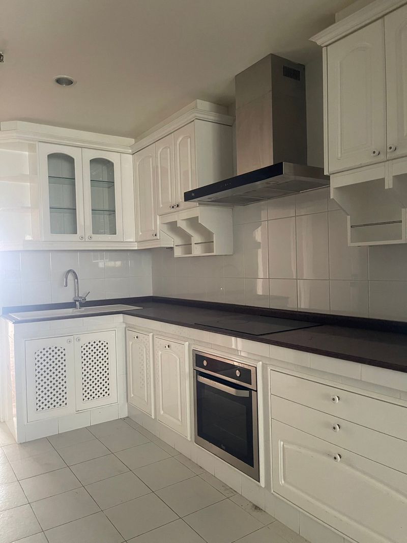 4-Bedroom, 2-Bathroom Condo for Rent at Tower Park Condominium, 260 sqm, ฿110,000/month, Fully Furnished, Near BTS Nana & MRT Petchaburi, Luxury Living in Sukhumvit, Bangkok.