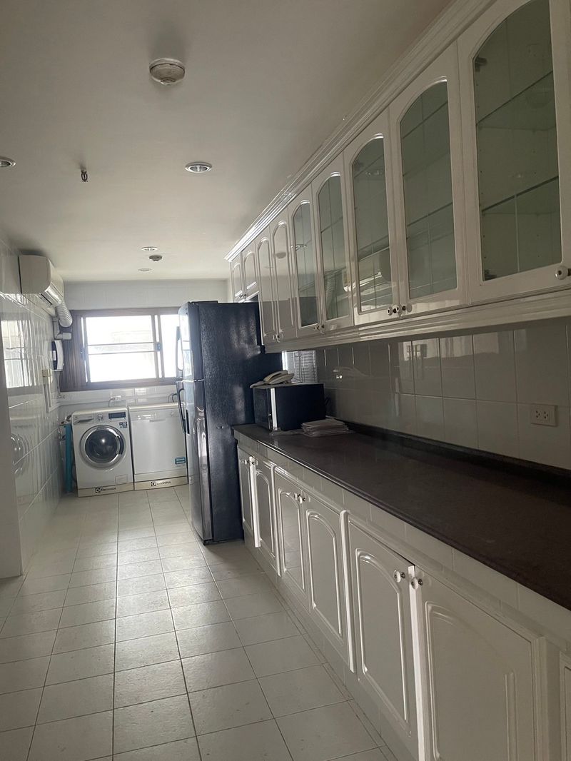 4-Bedroom, 2-Bathroom Condo for Rent at Tower Park Condominium, 260 sqm, ฿110,000/month, Fully Furnished, Near BTS Nana & MRT Petchaburi, Luxury Living in Sukhumvit, Bangkok.