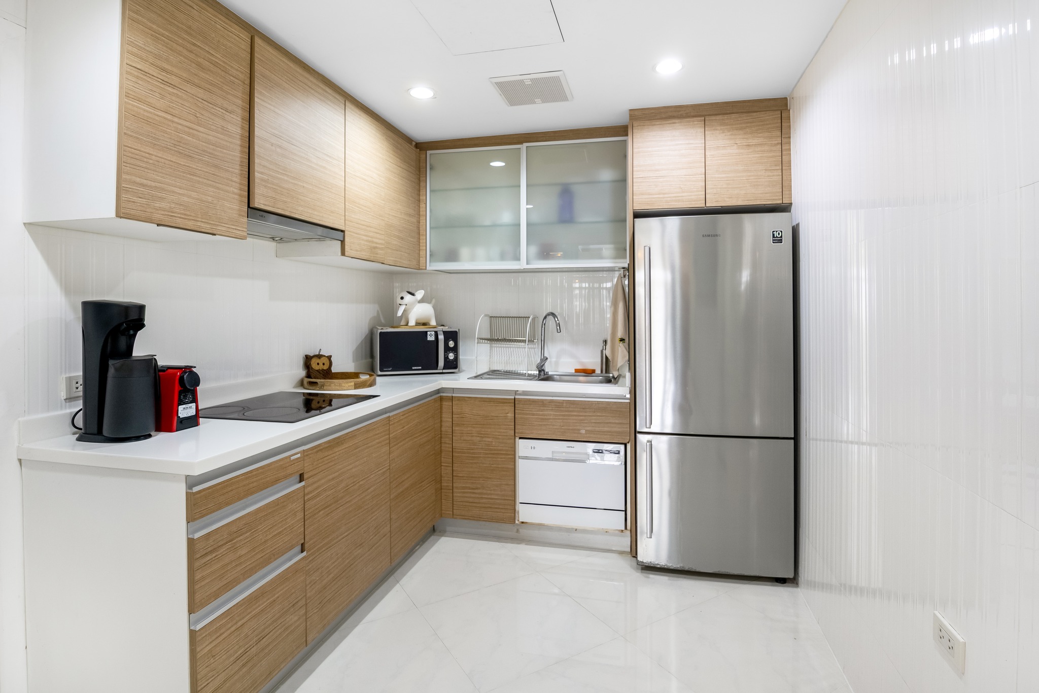2 Bed, 1 Bath, 137 sqm Condominium for Rent at All Seasons Mansion, Near Pleonchit BTS, ฿78,000/month – Luxury Living in Lumphini