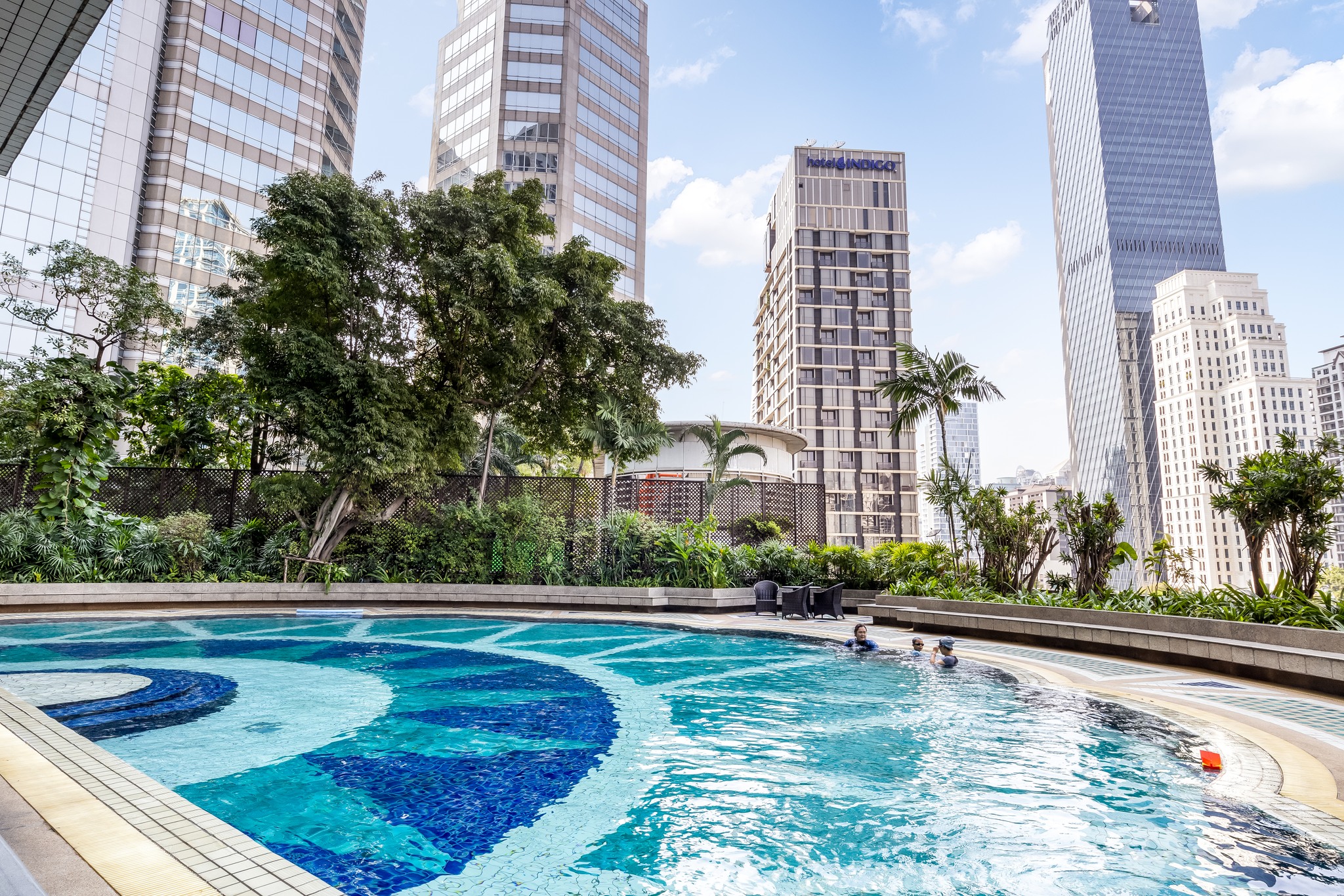 2 Bed, 1 Bath, 137 sqm Condominium for Rent at All Seasons Mansion, Near Pleonchit BTS, ฿78,000/month – Luxury Living in Lumphini