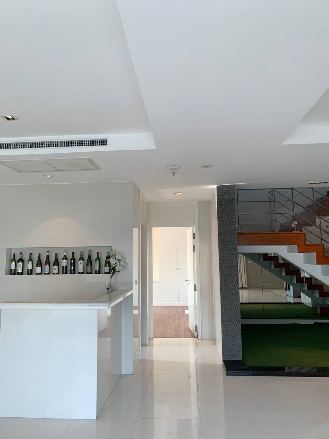 5-Bed, 4-Bath, 385 sqm Duplex Penthouse at Royal Residence Park for Rent near Lumphini MRT, 250,000 THB/month