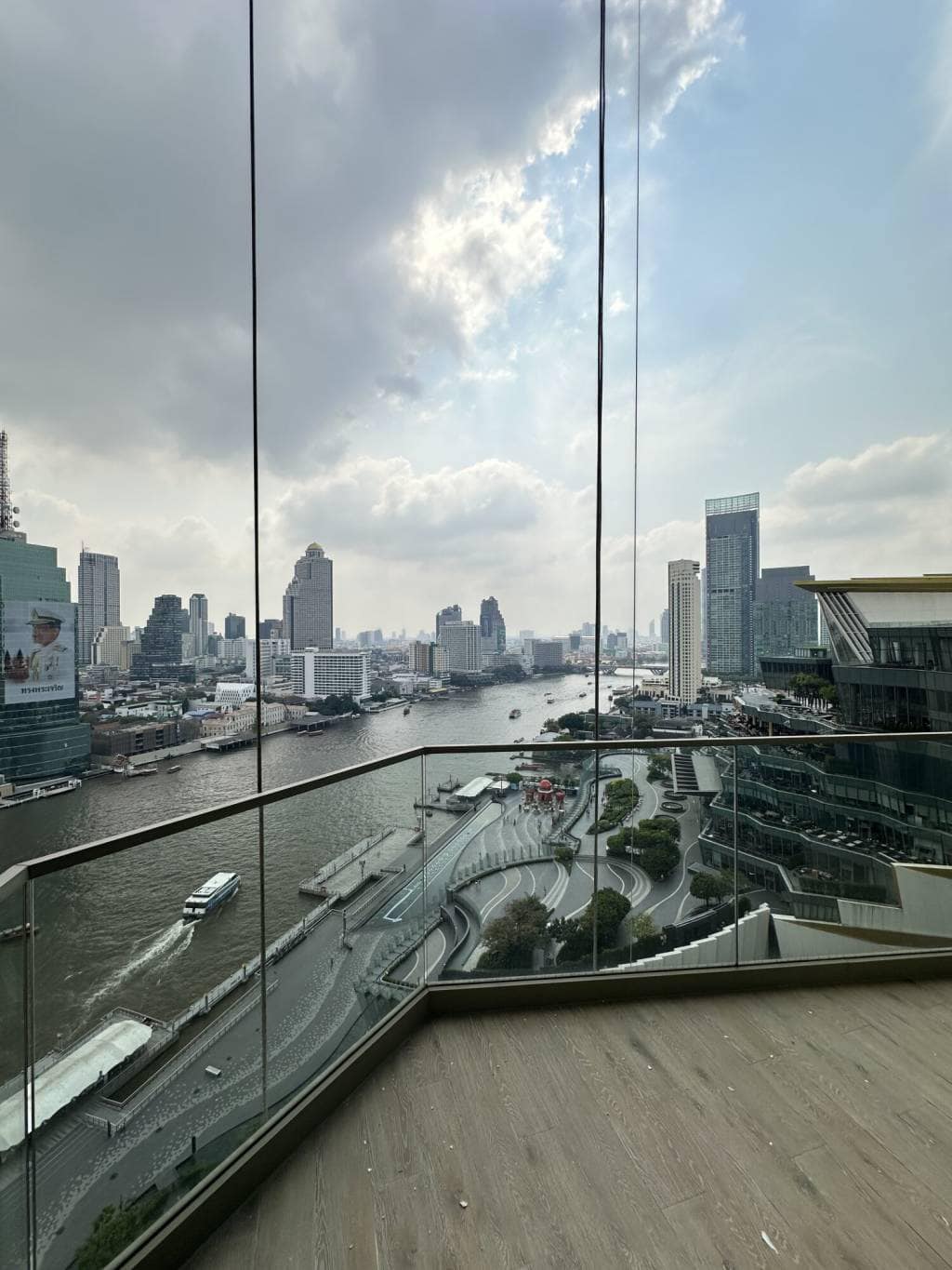 2-Bedroom, 2-Bathroom Condo for Rent at The Residences at Mandarin Oriental, 379 Sqm, 260,000 THB/Month, Near Saphan Taksin BTS