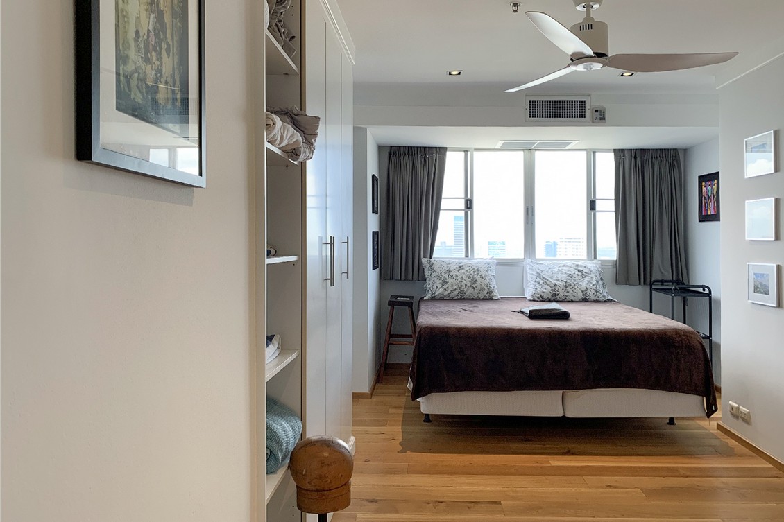 Spacious 3-bed 146 SQM condo at Waterford Diamond, 29th floor, fully furnished, prime Sukhumvit location. Rent 90K/month. Move-in April 2025. Contact now!