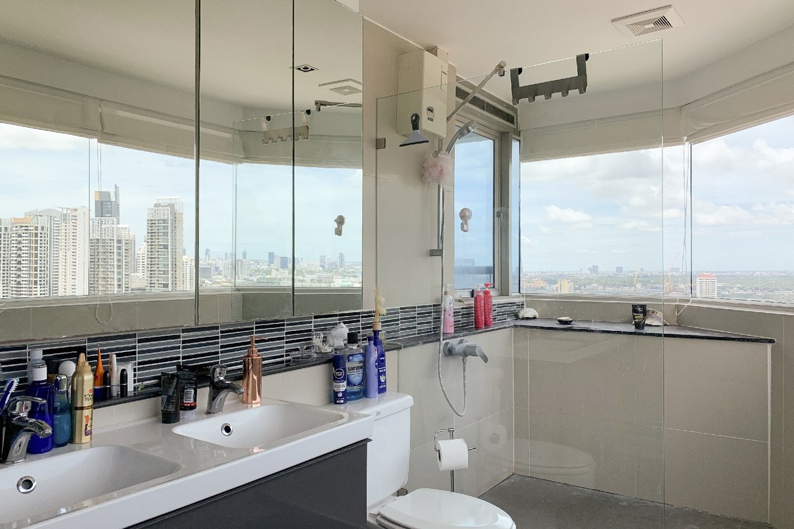 Spacious 3-bed 146 SQM condo at Waterford Diamond, 29th floor, fully furnished, prime Sukhumvit location. Rent 90K/month. Move-in April 2025. Contact now!