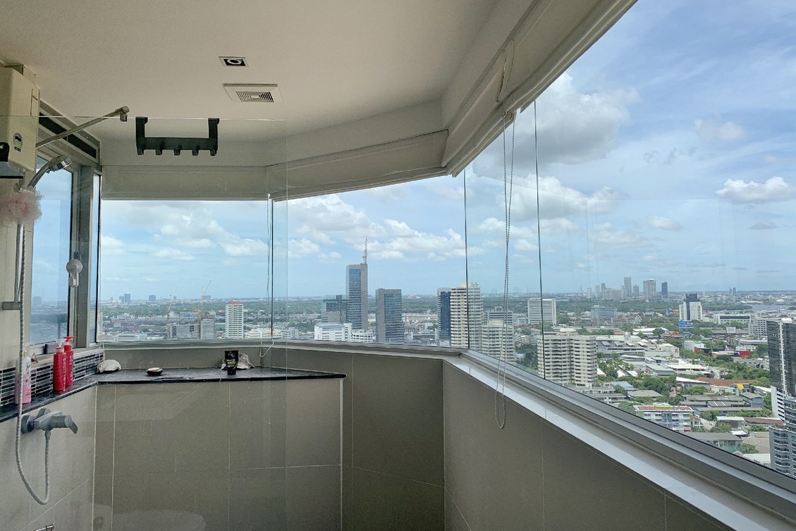 Spacious 3-bed 146 SQM condo at Waterford Diamond, 29th floor, fully furnished, prime Sukhumvit location. Rent 90K/month. Move-in April 2025. Contact now!