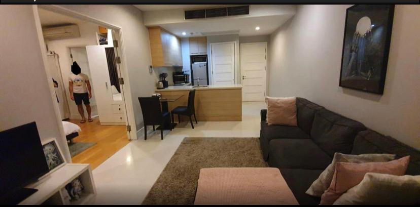 Luxury 1-bed 53 SQM condo at Aguston Sukhumvit 22. Rent 32K/month or buy for 7.5M THB. High floor, premium facilities. Contact now for a viewing!