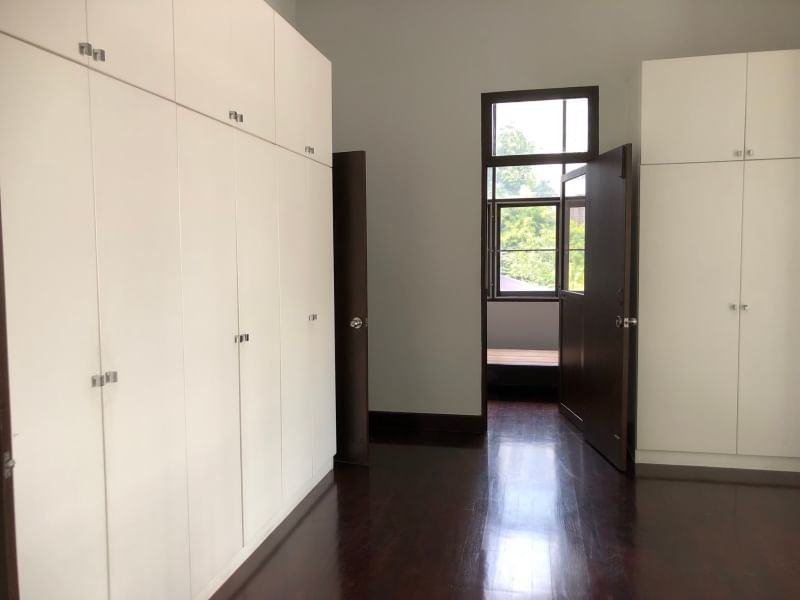 Spacious 3-bedroom house with a study, maid’s room, and 380 sqm of living space. Prime location, ideal for families. For rent at 150,000 THB/month.