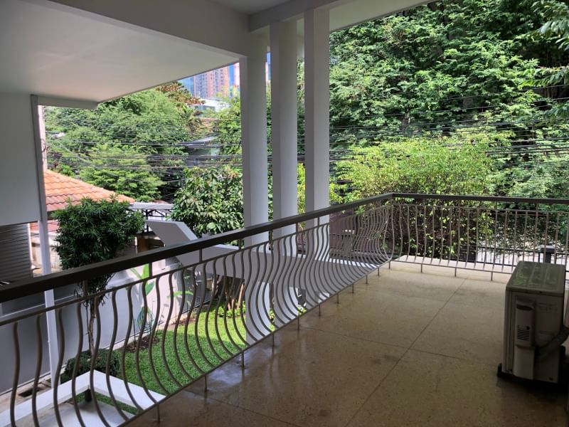 Spacious 3-bedroom house with a study, maid’s room, and 380 sqm of living space. Prime location, ideal for families. For rent at 150,000 THB/month.