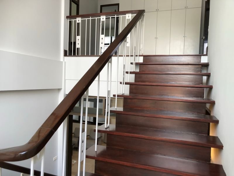 Spacious 3-bedroom house with a study, maid’s room, and 380 sqm of living space. Prime location, ideal for families. For rent at 150,000 THB/month.