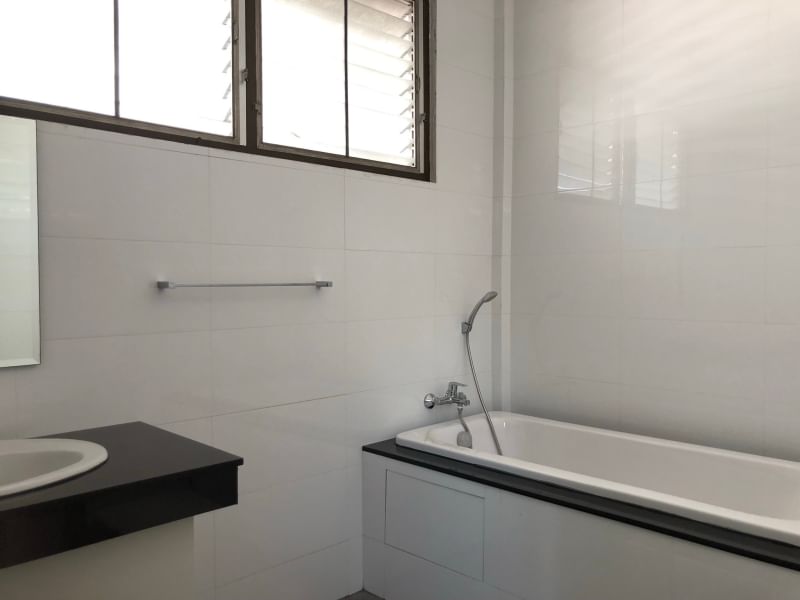 Spacious 3-bedroom house with a study, maid’s room, and 380 sqm of living space. Prime location, ideal for families. For rent at 150,000 THB/month.