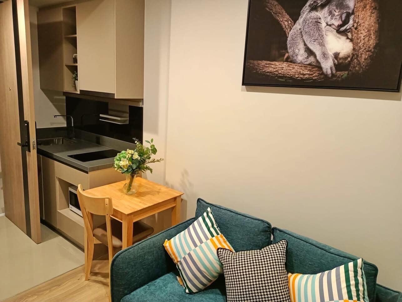 1-bedroom, 27 sqm condo at OKA HAUS Sukhumvit 36 for rent at 22,000 THB/month. High-floor unit with great privacy, free shuttle to BTS Thong Lo.