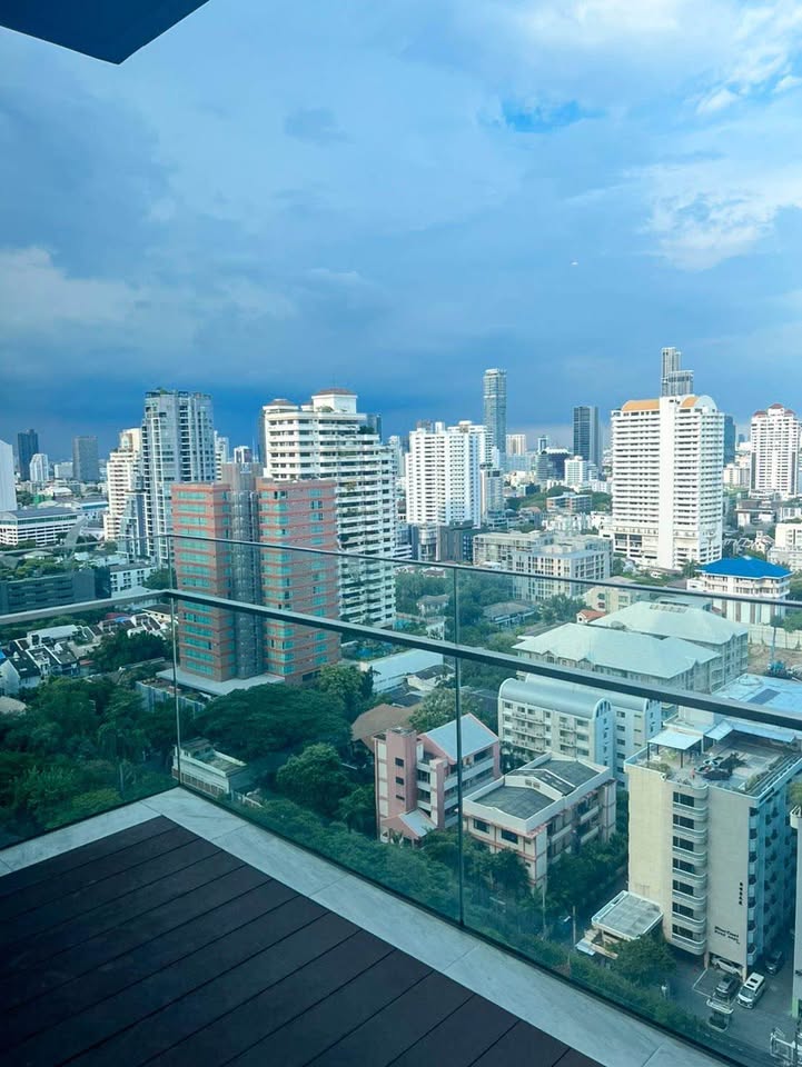 Spacious living area of luxury 3-bedroom condo at Marque Sukhumvit 39 with panoramic city view and high-end interior design