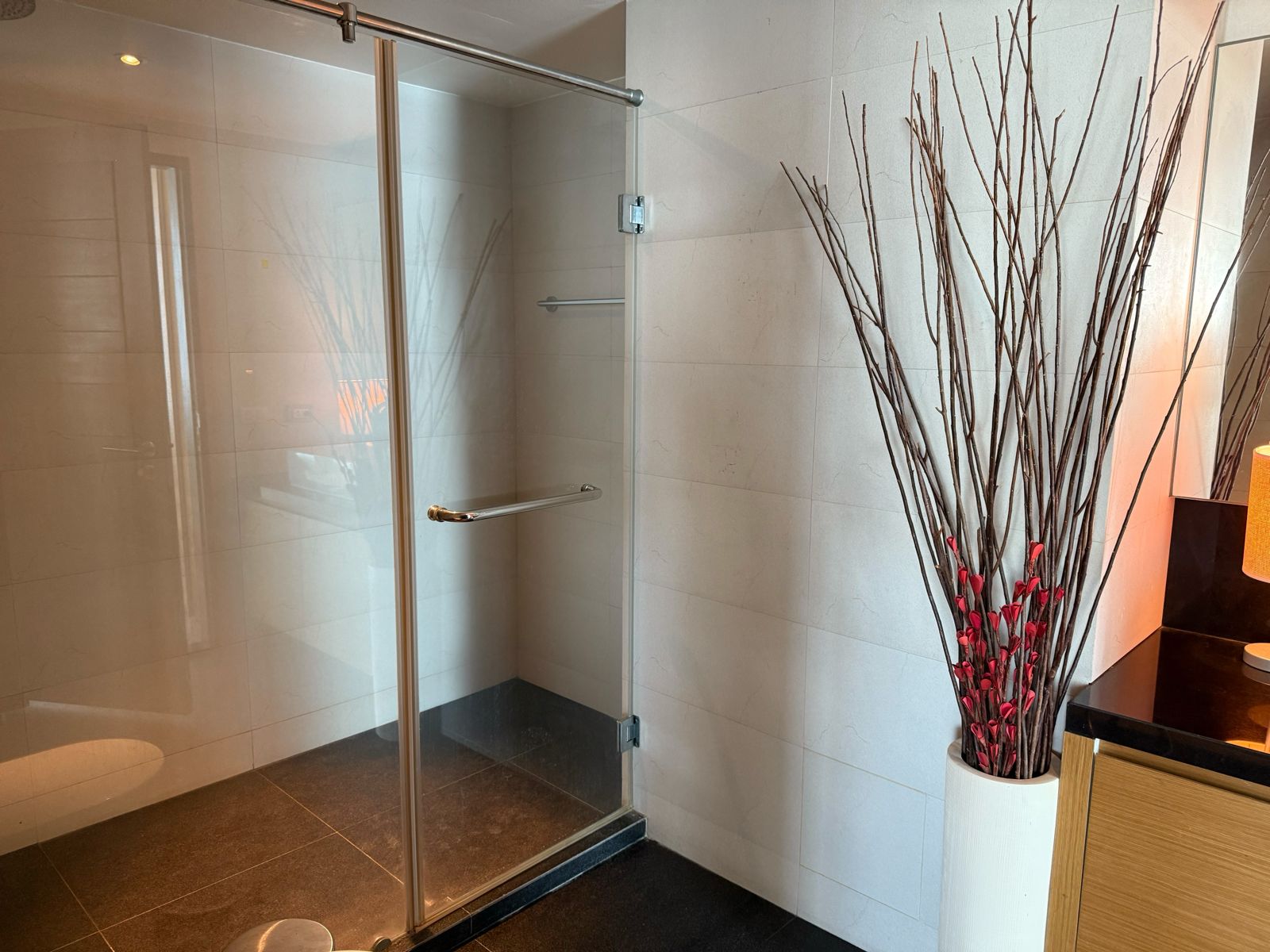 Spacious 2-bedroom, 120 sqm condo at Eight Thonglor Residence for rent at 68,000 THB/month. Prime location near BTS Thong Lo with luxury amenities.