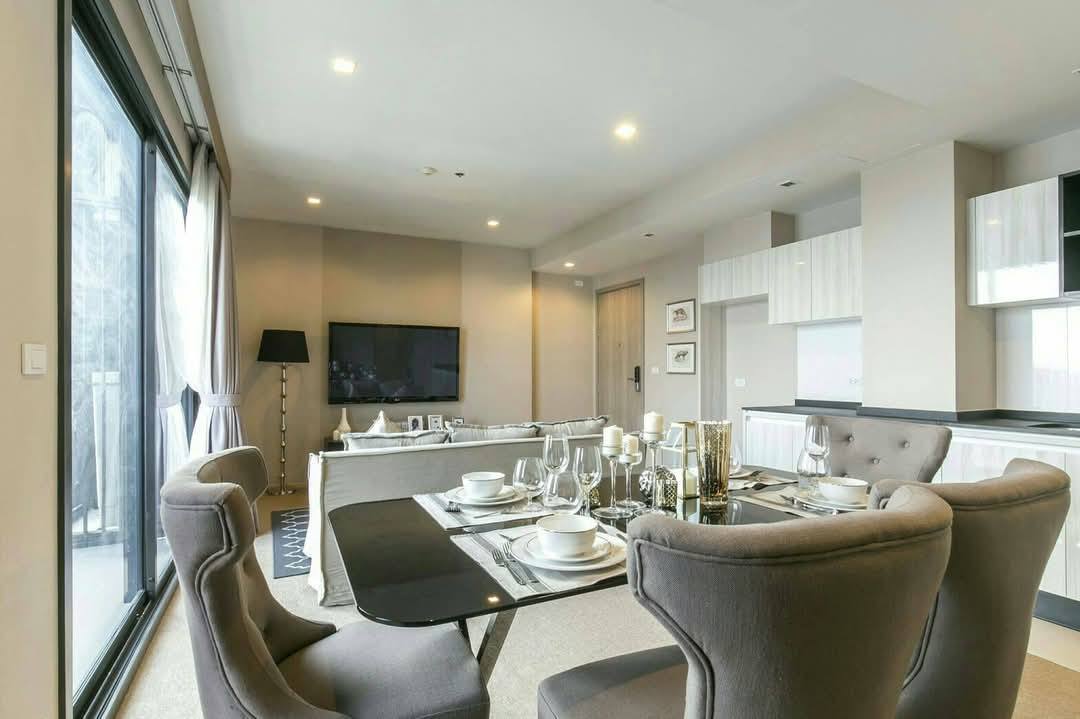Luxury 1-bedroom, 2-bathroom duplex condo at HQ Thonglor for rent at 55,000 THB/month. High floor, fully furnished, top amenities, and near BTS Thong Lo.