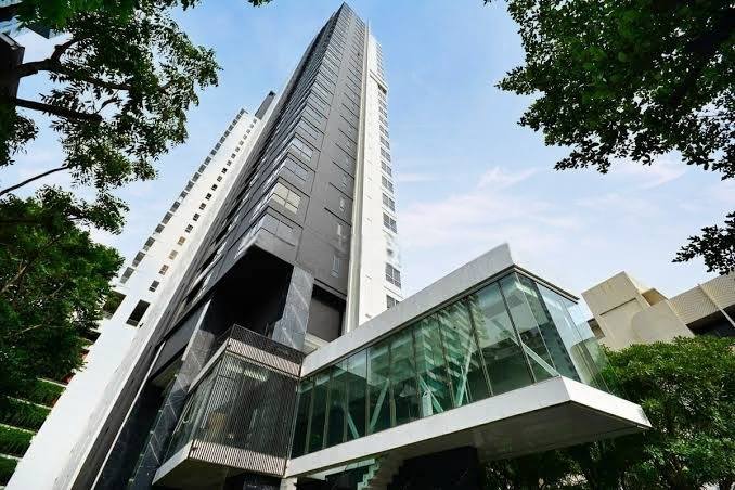 Luxury 1-bedroom, 2-bathroom duplex condo at HQ Thonglor for rent at 55,000 THB/month. High floor, fully furnished, top amenities, and near BTS Thong Lo.