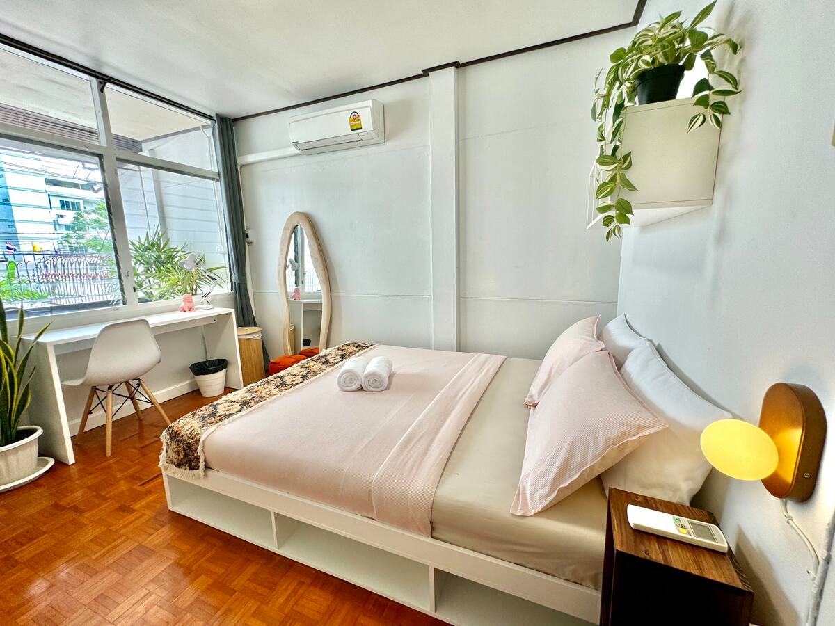 Pet-friendly 3-bed, 2-bath house for rent in Ekkamai 12/Pridi 31. Fully furnished. Short-term lease only (May–August 2025). Rent 65,000 THB/month.