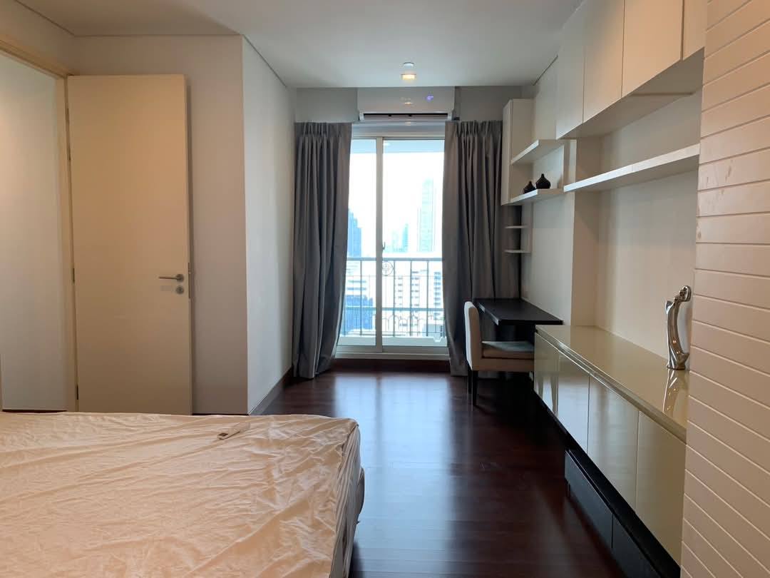 Spacious 4-bed condo at Ivy Thonglor, 198 sq.m, fully furnished on the 24th floor. Rent 130,000 THB/month. Prime Sukhumvit 55 location. BTS Thonglor nearby.