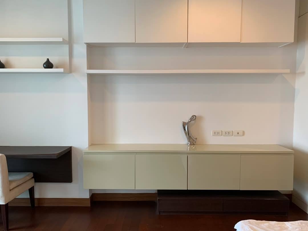 Spacious 4-bed condo at Ivy Thonglor, 198 sq.m, fully furnished on the 24th floor. Rent 130,000 THB/month. Prime Sukhumvit 55 location. BTS Thonglor nearby.