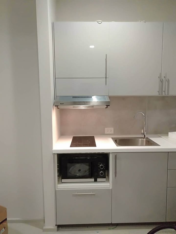 Modern 1-bed condo at Noble Ploenchit, 47 sq.m, garden view, private lift access. Located near BTS Ploenchit. Fully equipped and ready to move in.