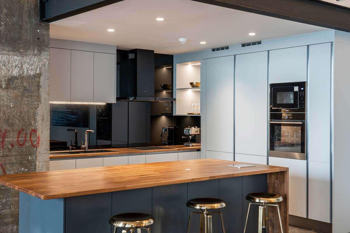 Brand new 3-bedroom, 4-bathroom loft-style unit at President Park Sukhumvit 24, 326 sqm. Fully furnished. For sale at 43,500,000 THB. Contact us for a viewing.