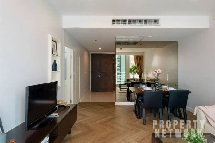 Spacious 1-bed, 1-bath 61 sqm unit on 14th floor at Siri Residence. Features 2 balconies and closed kitchen. For sale at ฿10.5M. Contact us for a viewing today!