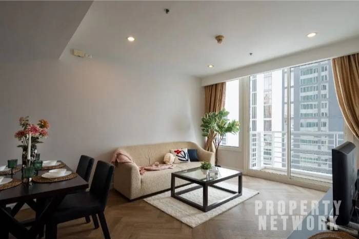 Spacious 1-bed, 1-bath 61 sqm unit on 14th floor at Siri Residence. Features 2 balconies and closed kitchen. For sale at ฿10.5M. Contact us for a viewing today!
