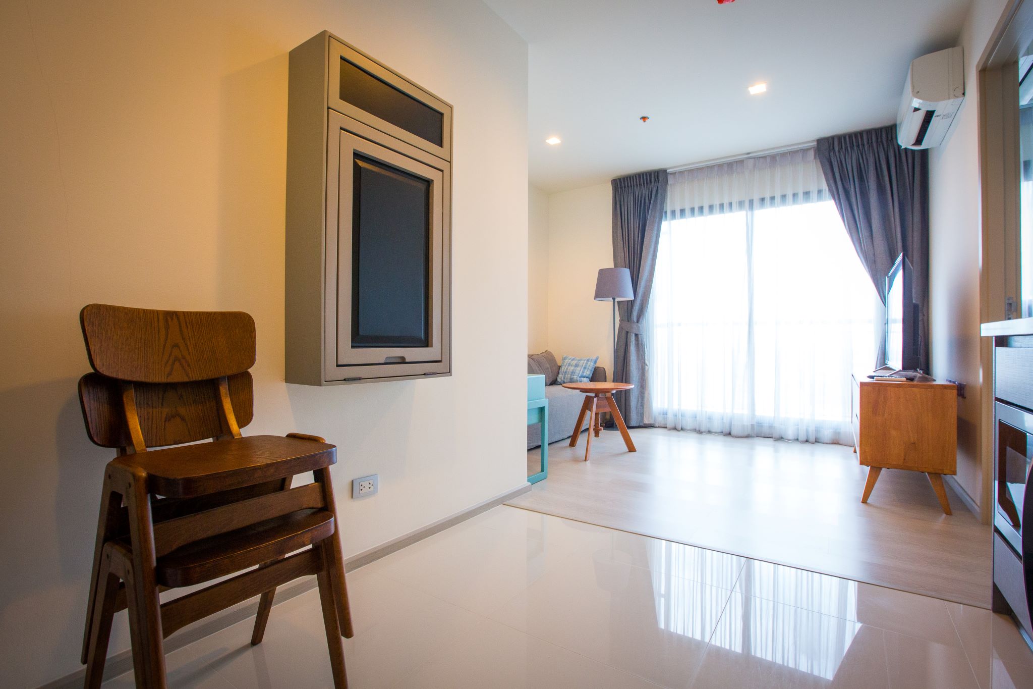 Modern 1-bedroom condo in Thonglor, 33 sqm, 19th floor, pool view. For rent at 22K/month or for sale at 6.6M THB. Fully furnished and ready to move in.