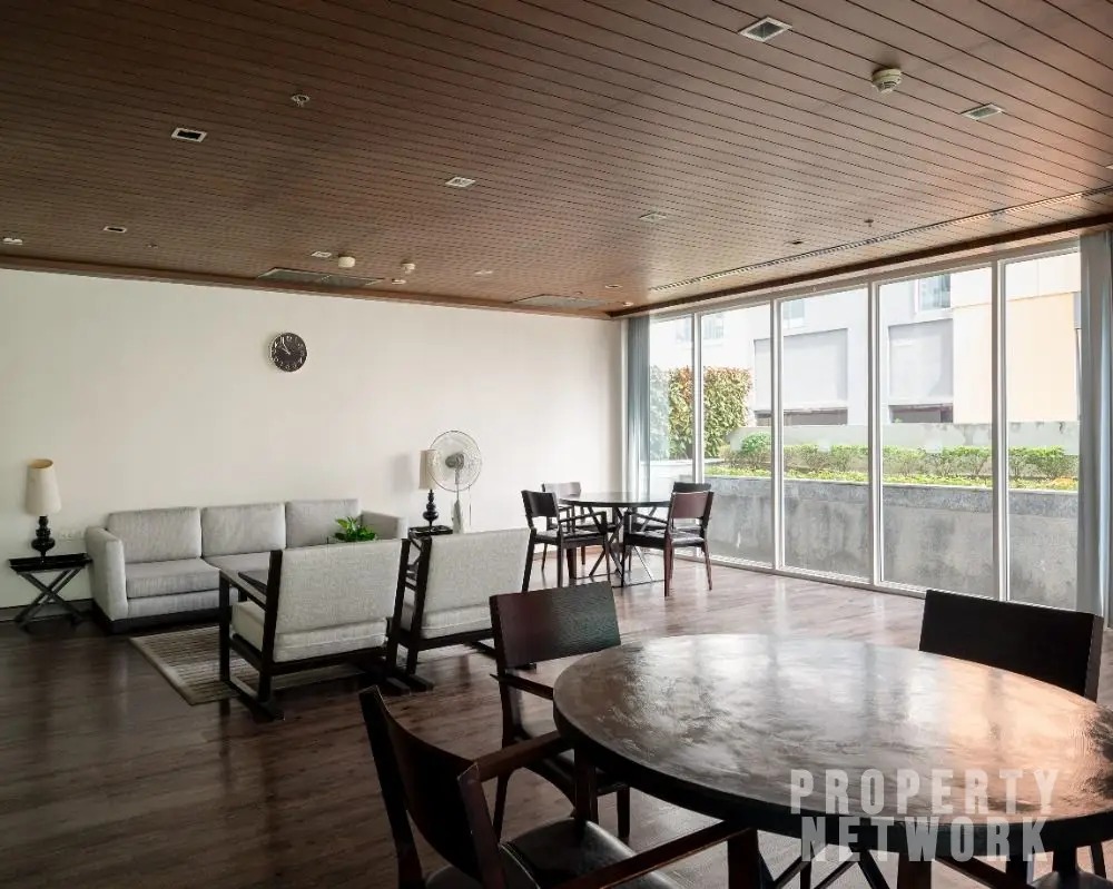 Luxury 1-bedroom condo in Siri Residence, 61 sqm, 14th floor, 2 balconies, 200m from Phrom Phong BTS. For sale at 10.5M THB. Prime location!