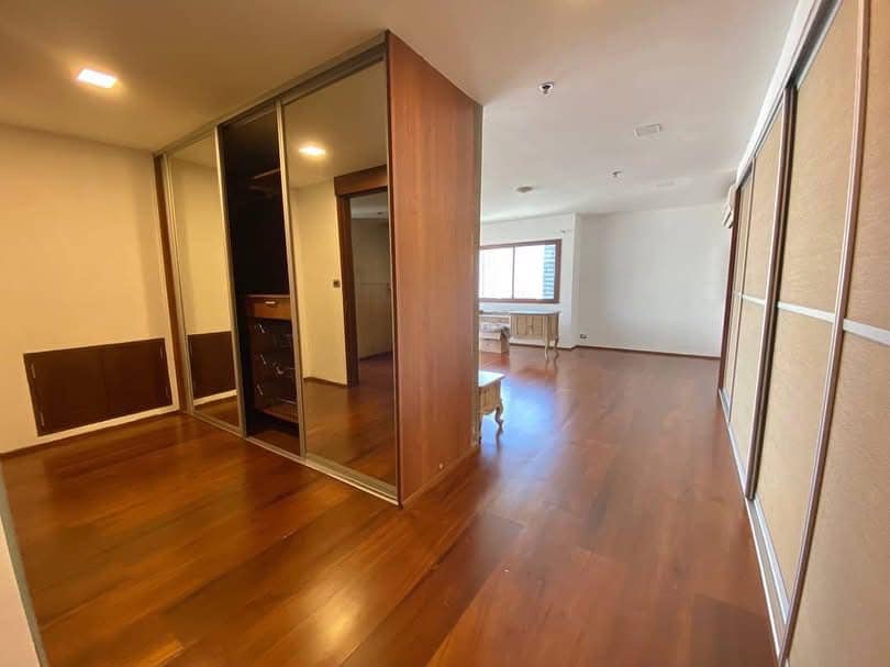 Spacious 3-bedroom, 3-bathroom residence at Kallista Mansion, 315 sqm, pet-friendly, 25th floor, rent for 165K/month or for sale at 55 MB. Contact for more details.