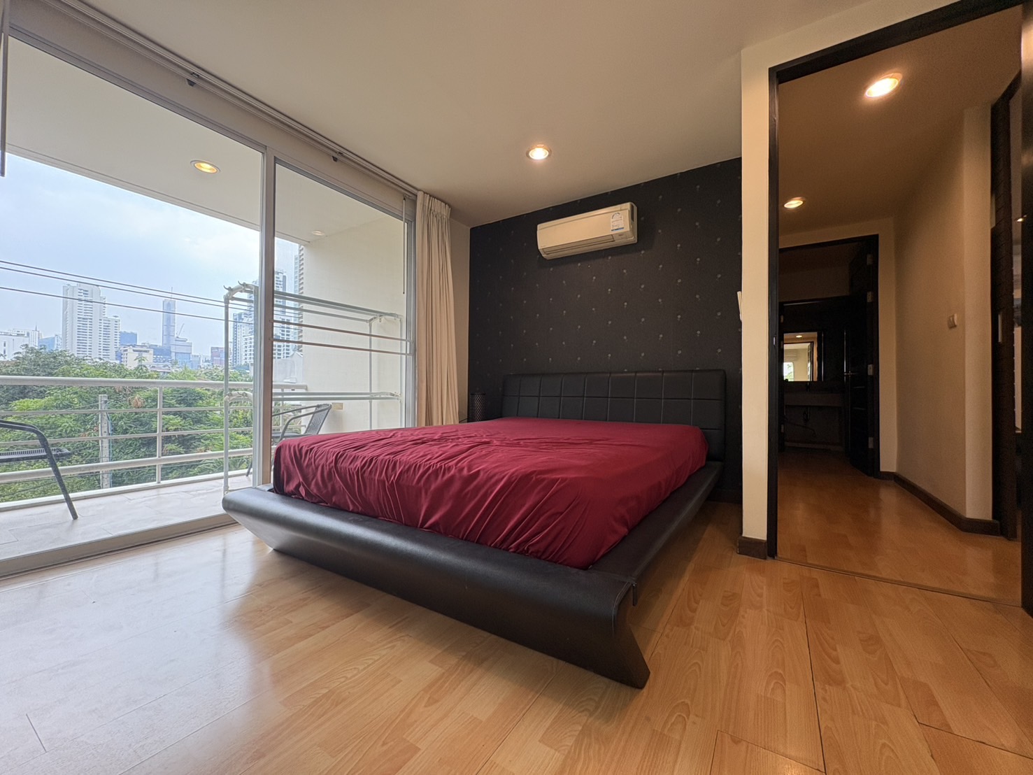 2-Bed, 2-Bath, 80 SQ.M Condo at The Amethyst 39, Sukhumvit 39. Rent 30,000 THB/month or Sale 7.5M THB. Near BTS Phrom Phong. Modern Living in Bangkok