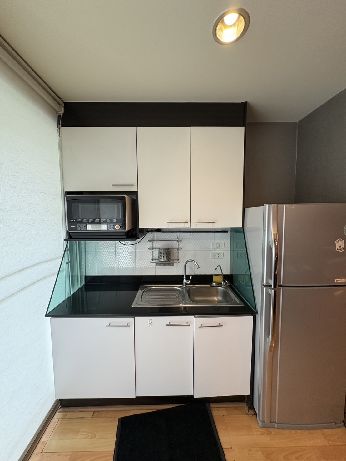 2-Bed, 2-Bath, 80 SQ.M Condo at The Amethyst 39, Sukhumvit 39. Rent 30,000 THB/month or Sale 7.5M THB. Near BTS Phrom Phong. Modern Living in Bangkok