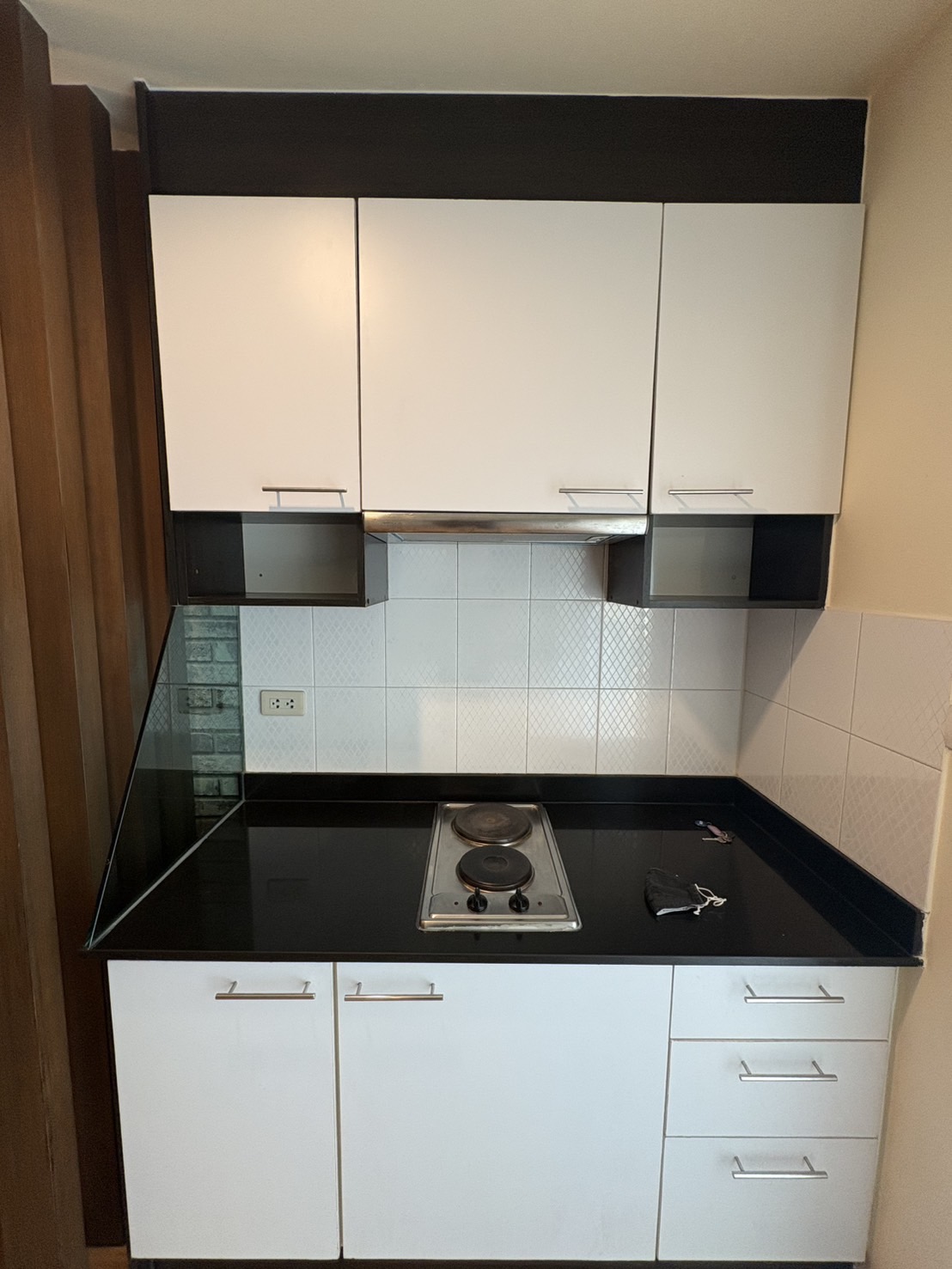 2-Bed, 2-Bath, 80 SQ.M Condo at The Amethyst 39, Sukhumvit 39. Rent 30,000 THB/month or Sale 7.5M THB. Near BTS Phrom Phong. Modern Living in Bangkok