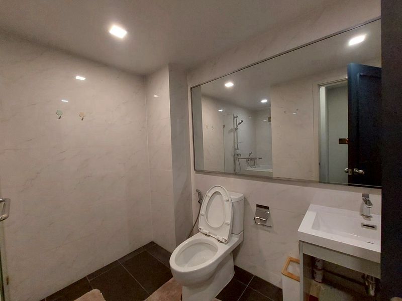 1-Bed, 1-Bath, 51 SQ.M Condo at Maestro 01 Sathorn-Yenakat, Rent 30,000 THB/month or Buy 7,300,000 THB, Near MRT Lumpini, Pet-Friendly