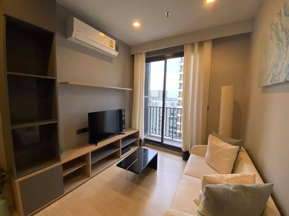 Spacious 2BR 2BA condo at M Thonglor 10, 57.5 sqm, 18th floor, fully furnished, near BTS, pet-friendly, rent 45,000 THB/month, move-in April 2025.