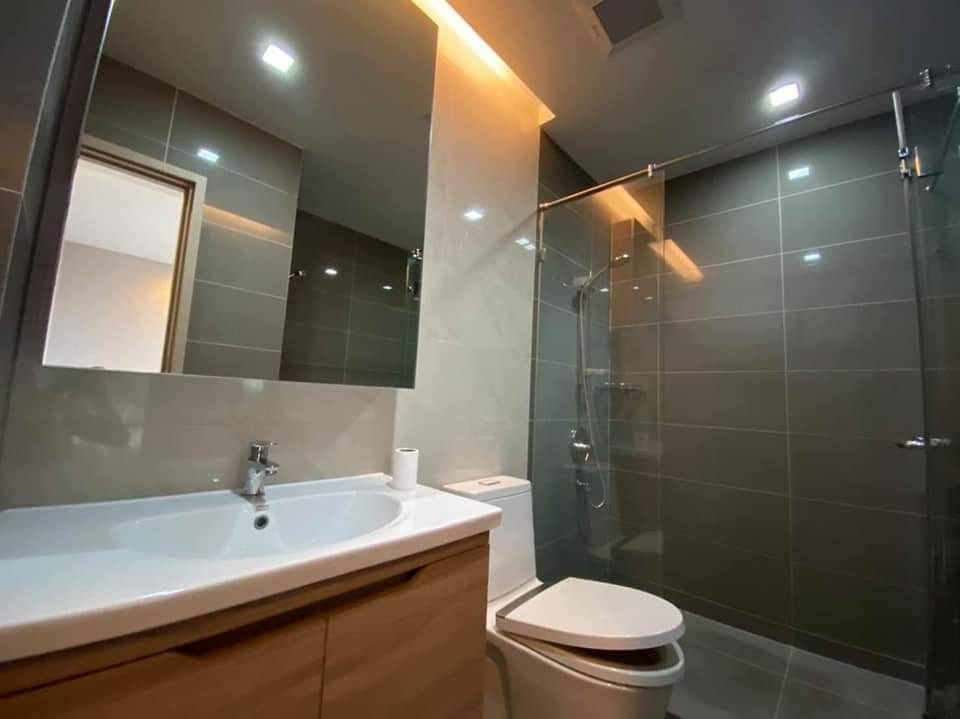 Spacious 2BR 2BA condo at M Thonglor 10, 57.5 sqm, 18th floor, fully furnished, near BTS, pet-friendly, rent 45,000 THB/month, move-in April 2025.