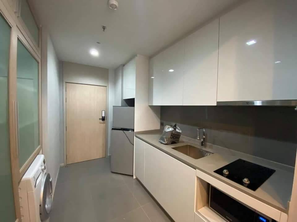 Spacious 2BR 2BA condo at M Thonglor 10, 57.5 sqm, 18th floor, fully furnished, near BTS, pet-friendly, rent 45,000 THB/month, move-in April 2025.
