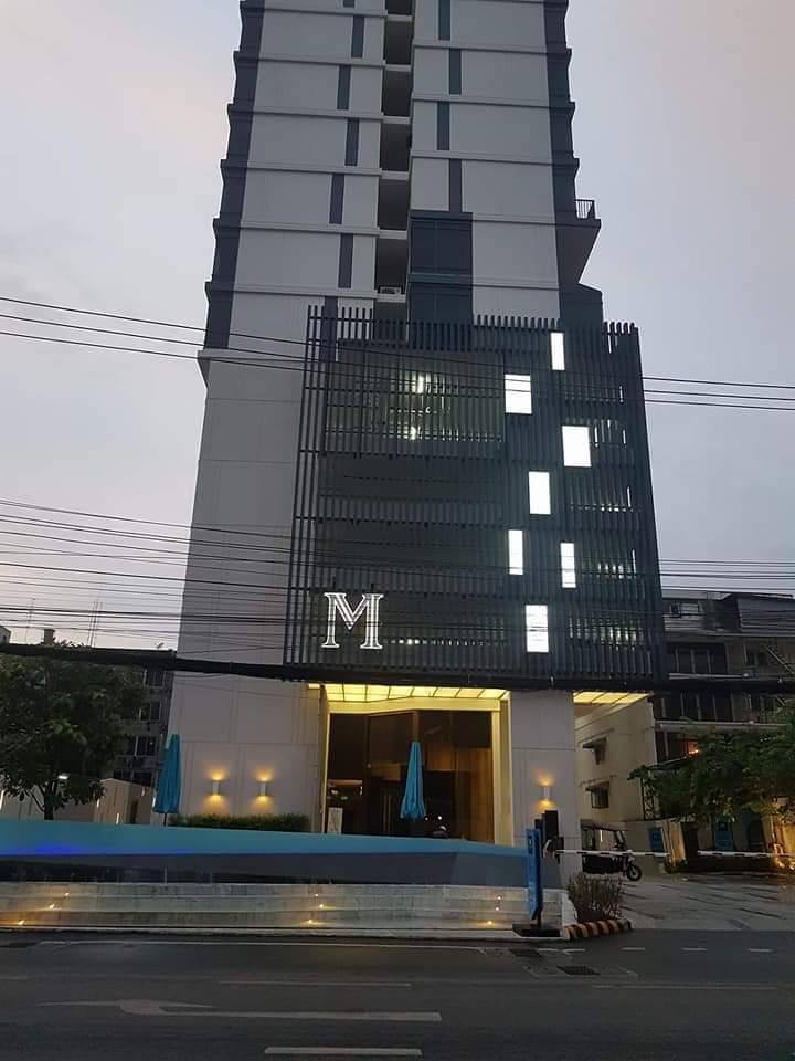 Spacious 2BR 2BA condo at M Thonglor 10, 57.5 sqm, 18th floor, fully furnished, near BTS, pet-friendly, rent 45,000 THB/month, move-in April 2025.