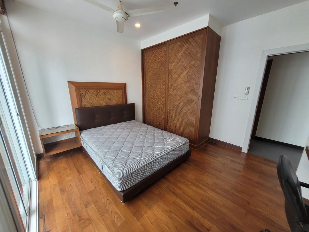 Spacious 4 Bed 4 Bath condo at The Prime 11, Sukhumvit 11. 177 sqm, high floor, fully furnished, just 5 mins from BTS Nana. Rent at 85,000 THB/month.