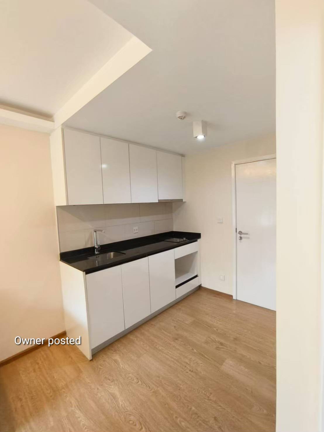 Pet-friendly 1 bed condo at Maestro 39 near BTS Phrom Phong. Fully furnished, peaceful corner unit with top facilities. Ready to move in!