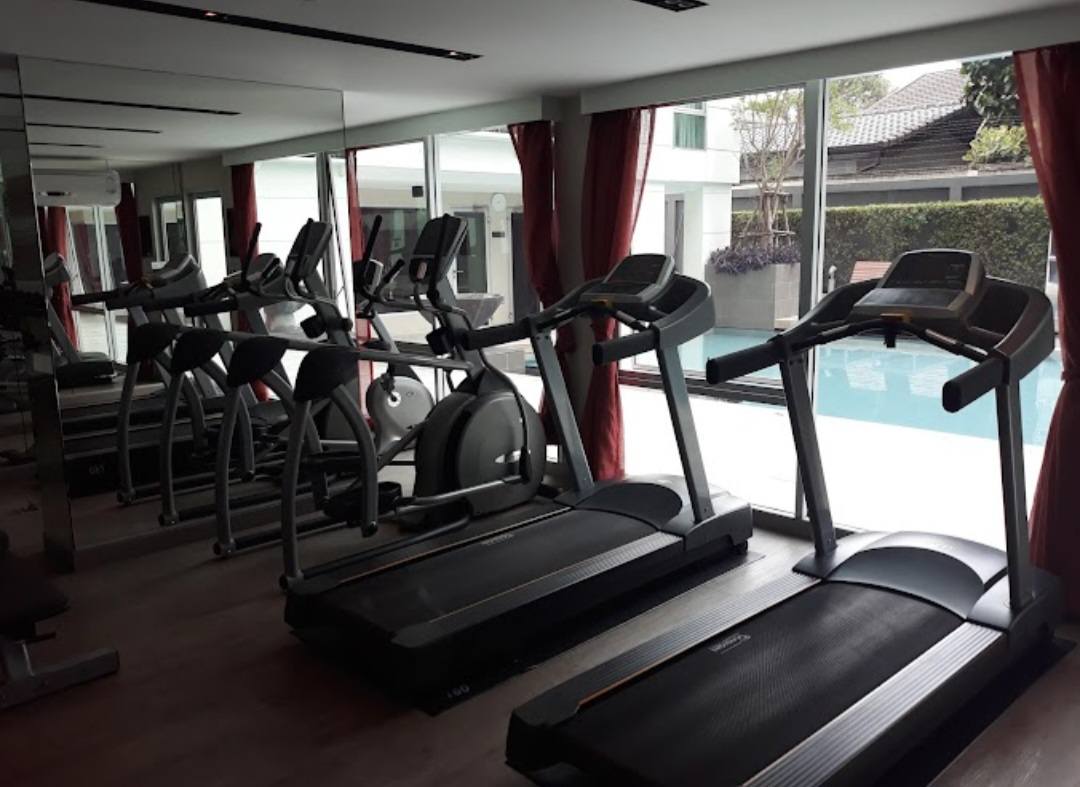 Pet-friendly 1 bed condo at Maestro 39 near BTS Phrom Phong. Fully furnished, peaceful corner unit with top facilities. Ready to move in!