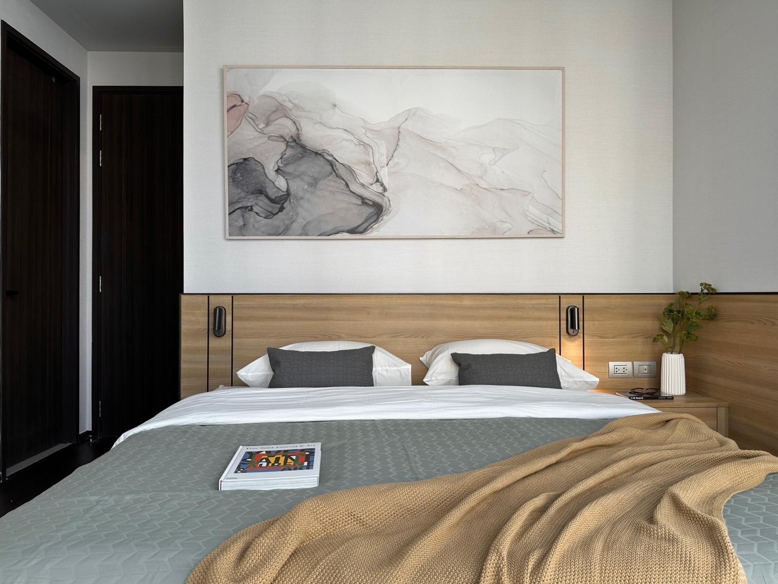 Luxury 2BR condo at LAVIQ Sukhumvit 57, 83 sqm, fully furnished, near BTS Thonglor. ฿90K/month with top-tier amenities and city views.
