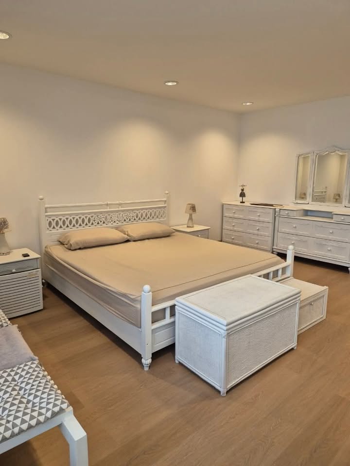 3-Bedroom, 2-Bathroom Condo for Rent, 200 SQM at DS Tower 1 Sukhumvit 33, 79,000 THB/Month, Near Phrom Phong BTS, Newly Renovated