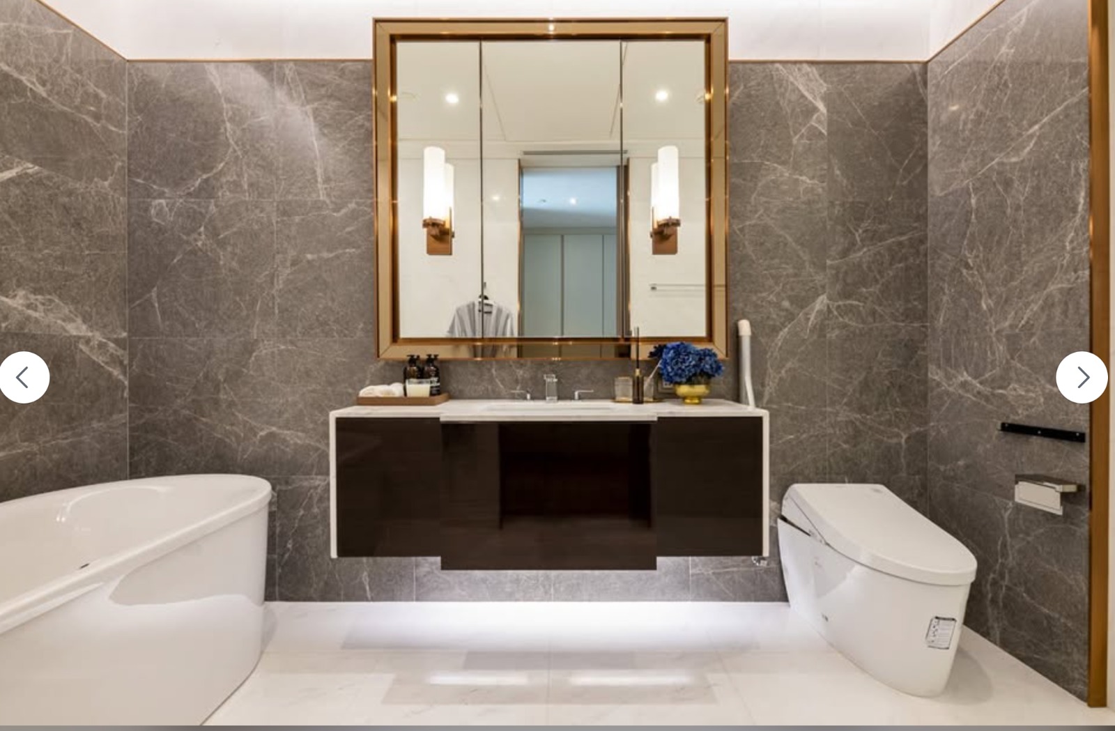1-Bed 1-Bath 87 sqm Condo at SINDHORN TONSON – THB 140K/Month – Near BTS Chit Lom & MRT Silom – Ultra-Luxury with Lumpini Park Views